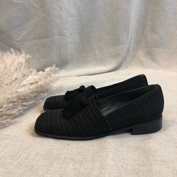 Stuart Weitzman / Black Ribbed Tassel Loafer / 6.5 - Picture 4 of 8
